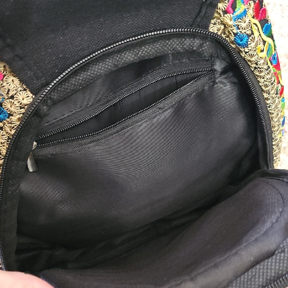 Floral Embroidered Sling Bag - Picture 4 of 8